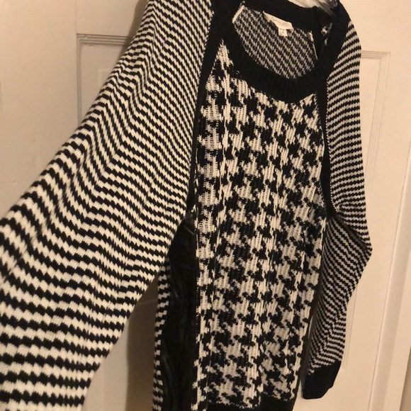 Two by Vince Camuto Black and White Houndstooth Sweater - Picture 4 of 8